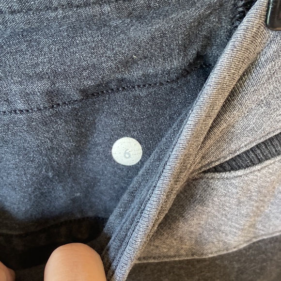 Lululemon flare pants size 6 - Picture 3 of 5
